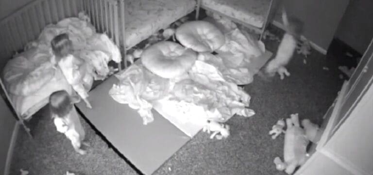 VIDEO: Trillizas son captadas hablando con supuesto fantasma