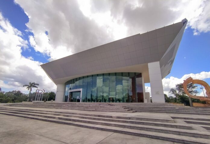 Gobierno municipal promueve la cultura con autocinema en el Teatro de la Ciudad