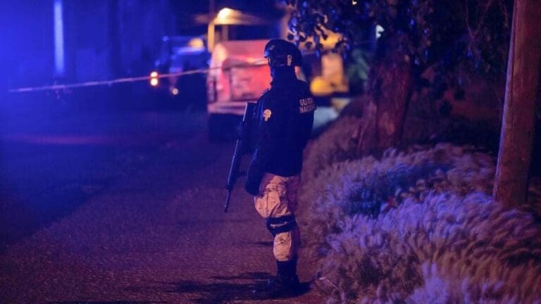 Unos sujetos queman vivos a tres jóvenes en Chilpancingo; uno de ellos perdió la vida, los otros dos están muy graves. Foto: Cuartoscuro
