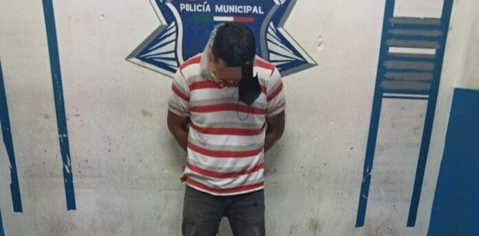 Un sujeto fue detenido en posesión de un arma de fuego y cartuchos útiles en calles de Villamar I de Playa del Carmen. Foto: SP de Solidaridad