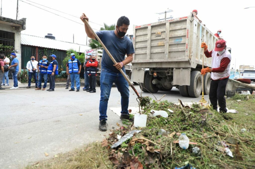 Responde gobierno municipal a peticiones de vecinos de la colonia Nicte Há