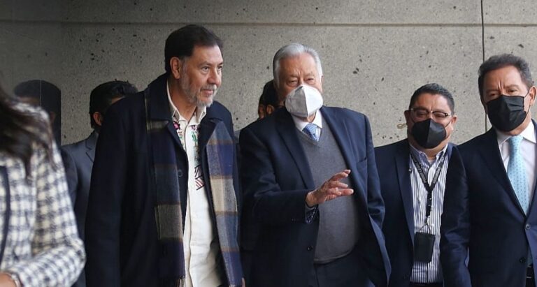 Gerardo Fernández Noroña califica de “histéricos” a quienes quieren vacunar a niños contra covid