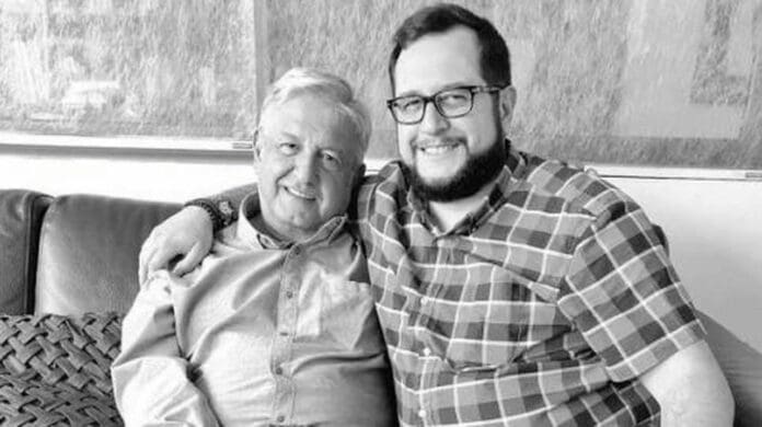 El hijo de AMLO se ha olvidado de la austeridad que tanto pregona su padre y ha vivido en residencias de lujo en Estados Unidos. Foto: Redes sociales