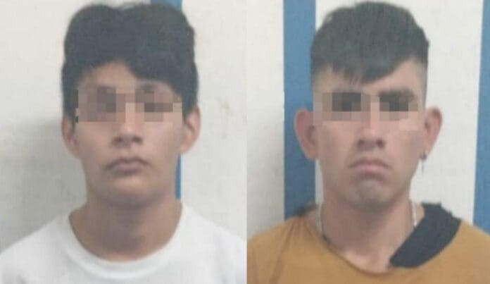 Dos narcomenudistas fuerdon detenidos por la Policía en Playa del Carmen; les hallaron varias dosis de droga en su poder. Foto: SP de Solidaridad