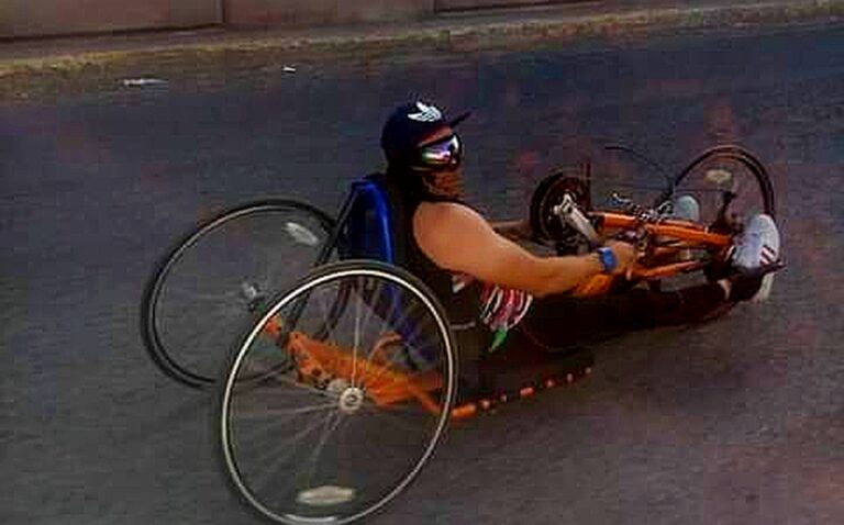Ciclista con discapacidad sigue sus sueños de recorrer todo México