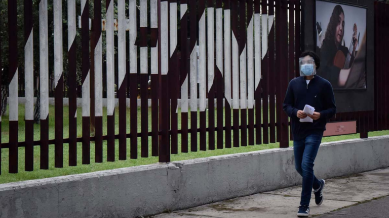 IPN Zacatenco entra a paro indefinido; alumnos protestan por imposición del director del plantel