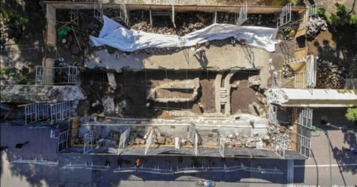 El INAH ha dado a conocer dos importantes hallazgos: un sistema hidráulico y un entierro del Siglo XVI, ambos en la Cdmx. Foto: INAH