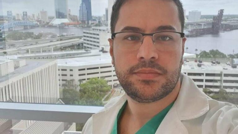 “Lo haría de nuevo”: el último mensaje conmovedor de un médico que murió por covid
