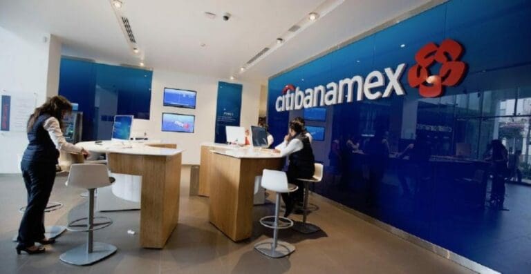 Serían ya seis los grupos interesados en la adquisición de Banamex hasta el momento. Y podrían surgir más las próximas semanas. Foto: Sin Embargo