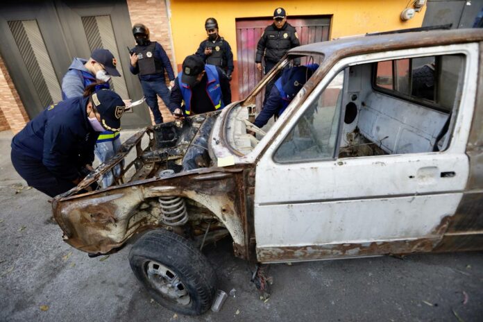 Retiran vehículos chatarra en Coyoacán