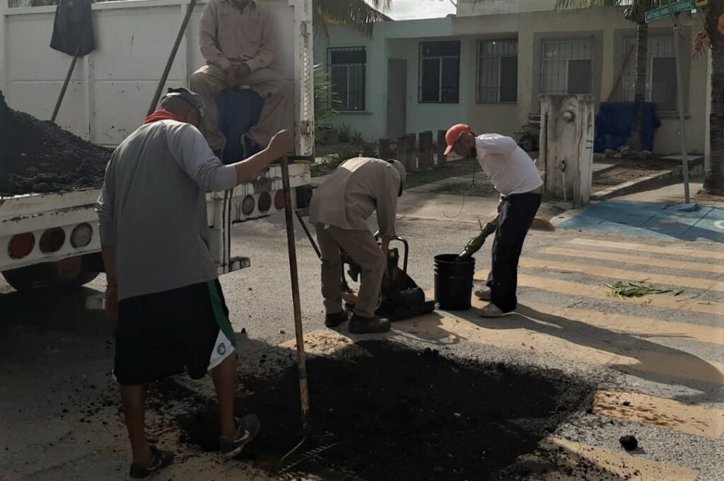 Realiza Servicios Públicos permanente trabajo de mejoramiento de vialidades en Puerto Morelos