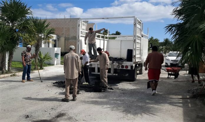 Realiza Servicios Públicos permanente trabajo de mejoramiento de vialidades en Puerto Morelos