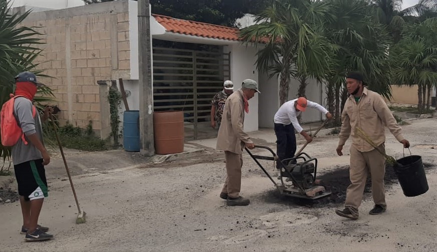 Realiza Servicios Públicos permanente trabajo de mejoramiento de vialidades en Puerto Morelos