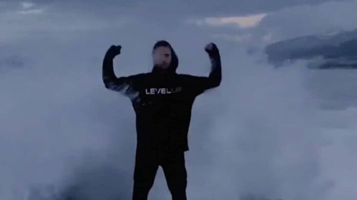 influencer reta a las fuerzas del mar y el resultado es fatal