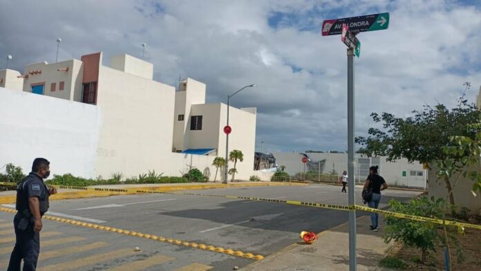 Balean a repartidor de agua en Playa del Carmen