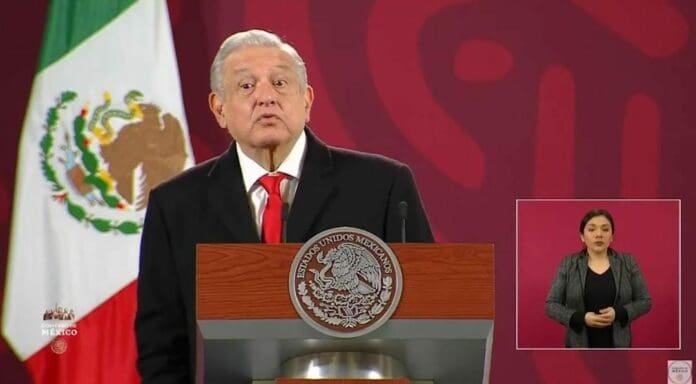 Para AMLO la vuelta a las clases presenciales no se da porque los conservadores no lo quieren. Dice que se siguen atrasando los alumnos. Foto: Captura de video