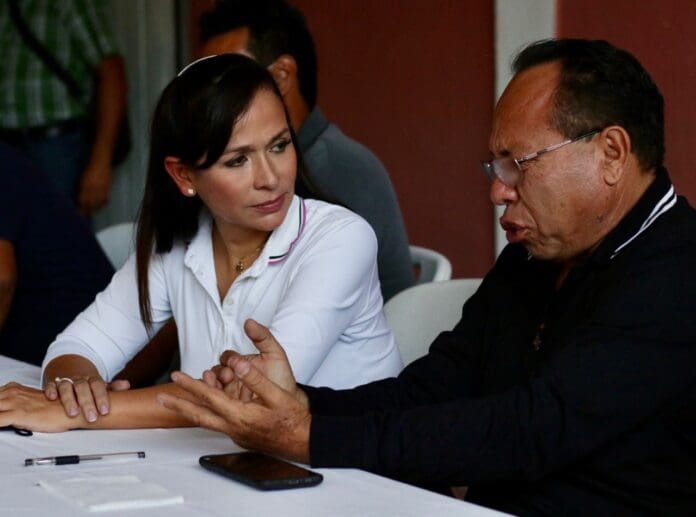 La diputada Laura Fernández les pide trabajar en equipo a los quintanarroenses para unir al sur con el norte del estado.