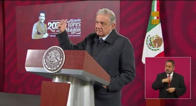 AMLO dijo que si los consejeros del INE hacen un esfuerzo se podrían obtener los recursos para la consulta de revocación de mandato. Foto: Captura de video