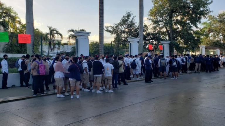 Que los tratan feo… Protestan en el Princess de Playa del Carmen