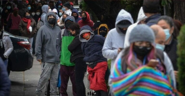 Los derechohabientes contagiados ya podrán tramitar su incapacidad mediente el Permiso Covid 3.0. Ve cómo realizarlo. Foto: Sin Embargo