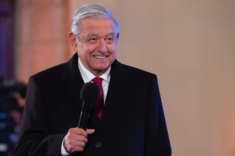 Último momento: confirma AMLO que dio positivo a Covid