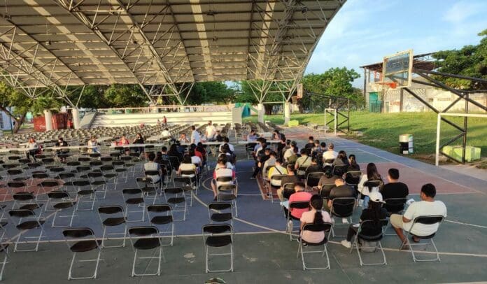 Se registra muy poca afluencia en la jornada de vacunación de menores en Cancún en algunos módulos; esperan que acudan más.