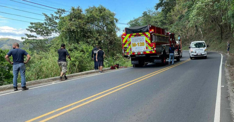 Madre murió e hija está grave tras caer de precipicio al tomarse fotos