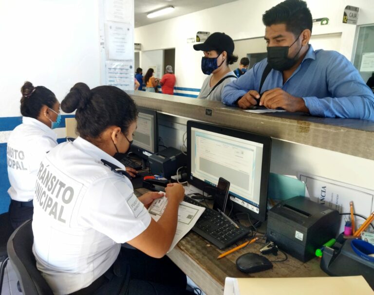 Gobierno municipal facilita trámite de licencias con citas vía WhatsApp