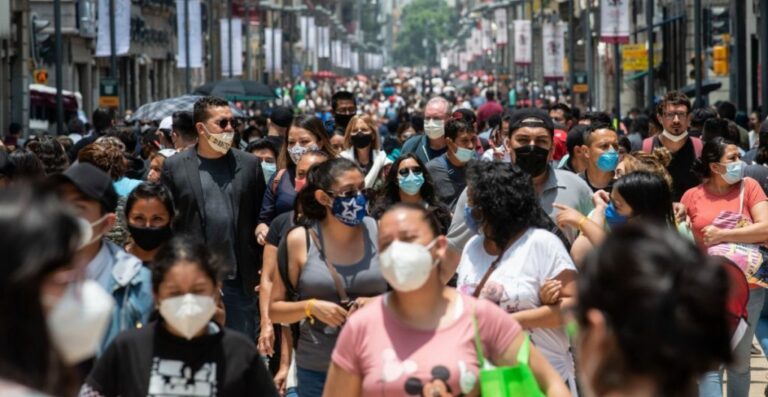 Pensar que Ómicron será la última variante de la pandemia “es hacerse ilusiones” si la vacunación no avanza, advierte la OMS