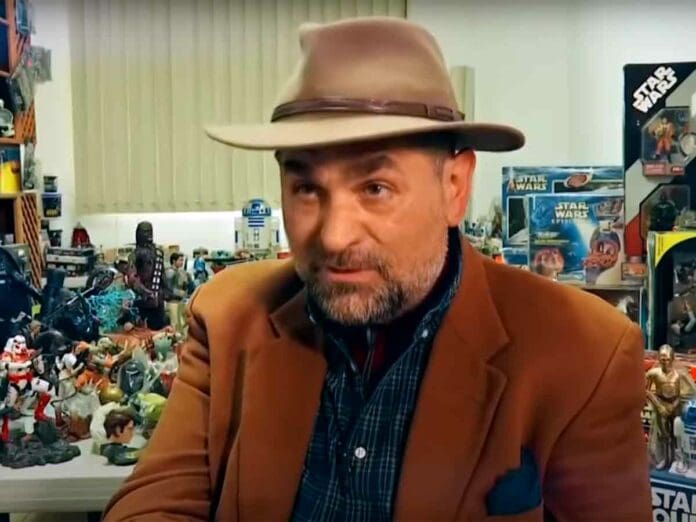 Coleccionista de Star Wars vende sus juguetes para pagar los estudios de sus hijos