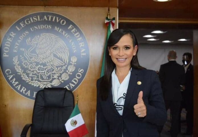 La diputada Laura Fernández ha anunciado que deja la bancada de Morena y se va al Sol Azteca. Espera lograr una candidatura. Foto: Redes sociales de Laura Fernández