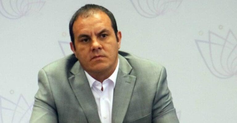 Luego que se difundiera la foto de Cuauhtémoc Blanco con narcos y que él negara tener vínculos con ellos, ahora apareció una narcomanta. Foto: Sin Embargo