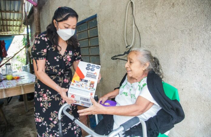 Entregan sillas de ruedas y cobertores a comunidades en Tulum