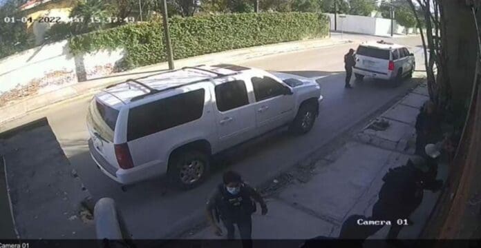Un comando de sujetos armados atacó la casa de gestión de un diputado de Morena en el norte del país. Entérate a detalle. Foto: Captura de video