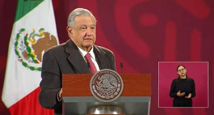 AMLO dijo que se planea un nuevo ajuste en el trazo del Tren Maya, y para lograrlo requieren apoyos de empresarios de Q. Roo. Foto: Redes sociales