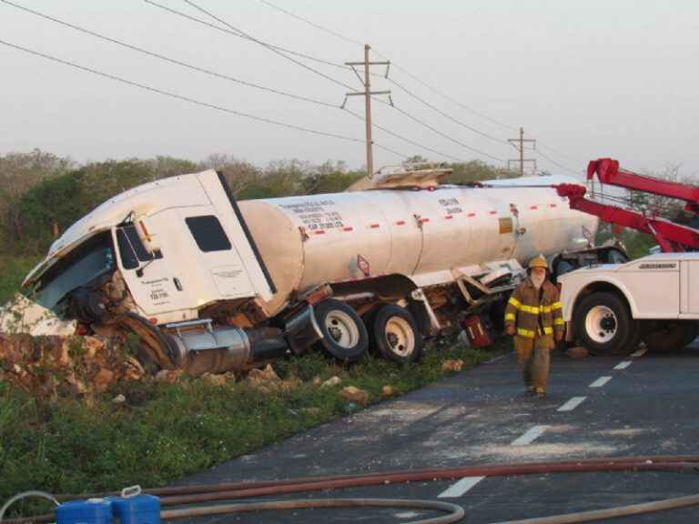 Cerrada la vía corta a Mérida, por riesgo de derrame de combustible