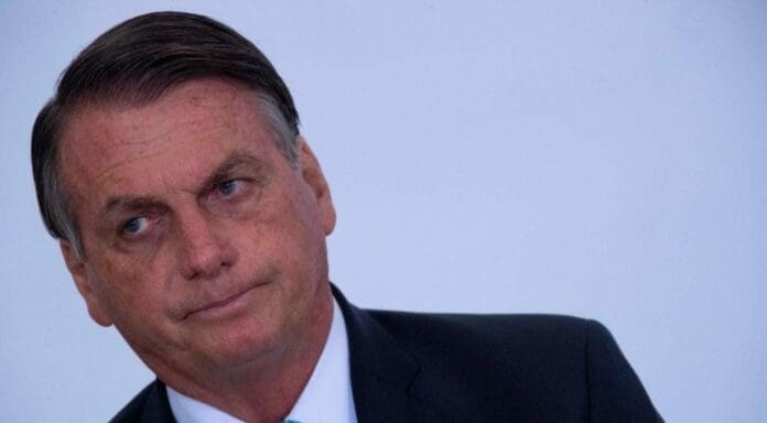El polémico Jair Bolsonaro suspendió sus vacaciones y fue internado por un problema abdominal, el mismo que tuvo en julio pasado. Foto: EFE