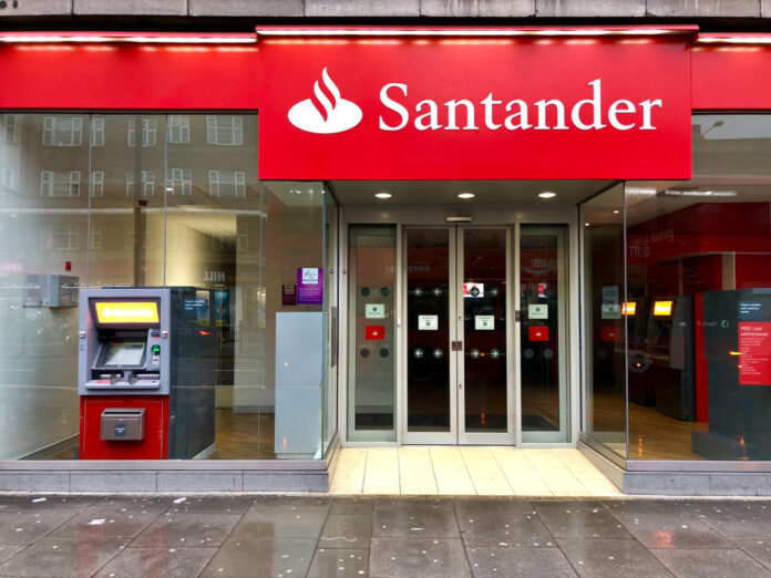 Santander deposita por error 3 mil 500 millones de pesos a usuarios en Navidad