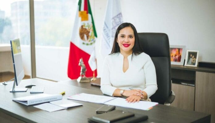 Ya es tradición que Sandra Cuevas se vea envuelta en una polémica. Esta vez fue porque deseó que los ricos ganen más dinero. ¿Qué tal? Foto: Redes de Sandra Cuevas