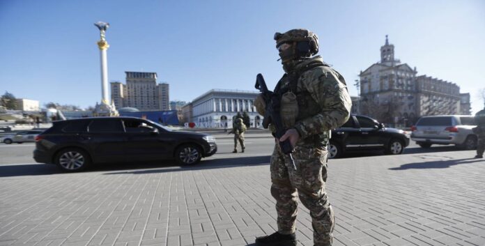 Presidente de Ucrania liberará a los presos dispuestos a luchar contra Rusia