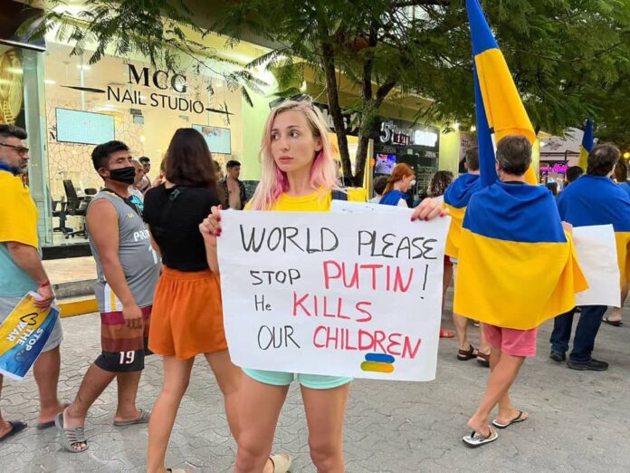 Se manifiestan en la Quinta Avenida en solidaridad con Ucrania