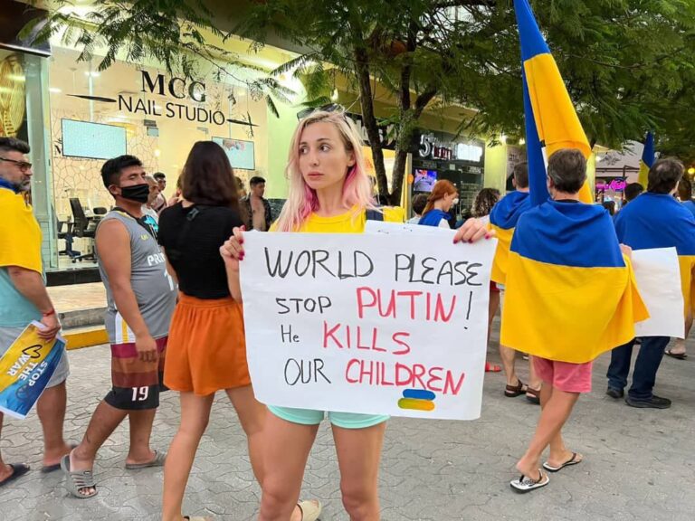 Se manifiestan en la Quinta Avenida en solidaridad con Ucrania