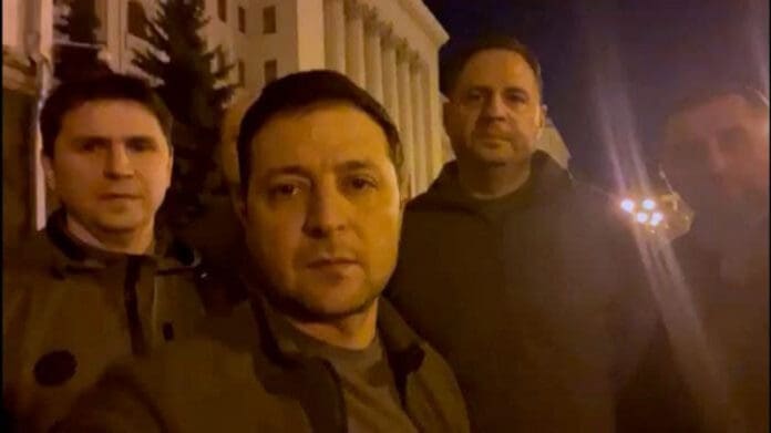 Zelensky promete defender Ucrania desde las calles de la capital
