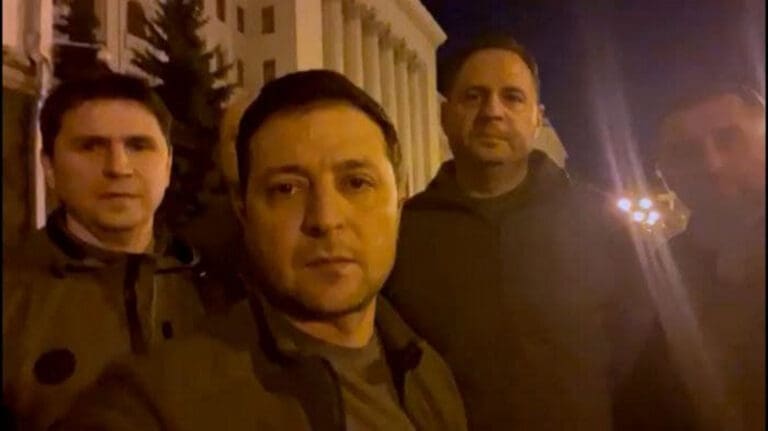 Zelensky promete defender Ucrania desde las calles de la capital