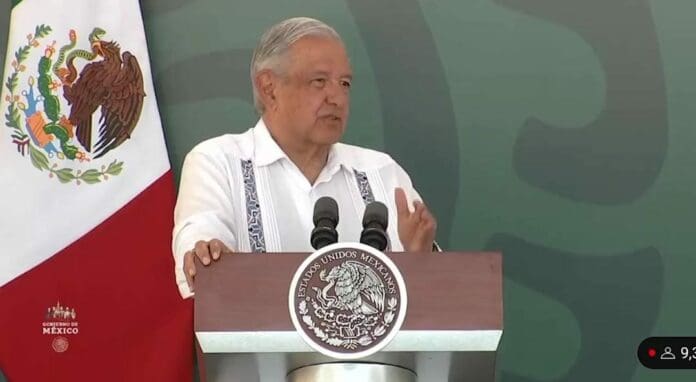 AMLO anunció que pasará la noche en Tepic, Nayarit. Y claro que internet no dejó pasar el momento. ¿Sabes por qué? Foto: Captura de video