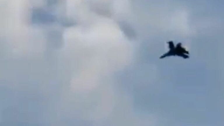 Piloto derriba seis aviones rusos en Ucrania y lo llaman ‘El fantasma de Kiev’