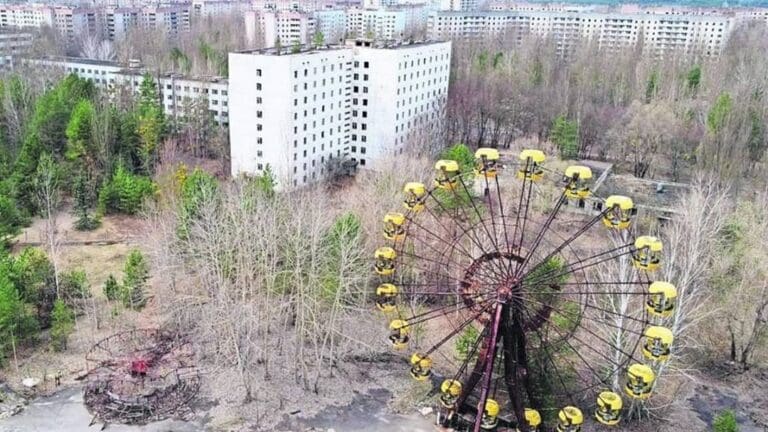 Ejército ruso toma el control de la central nuclear de Chernobyl tras fuertes combates