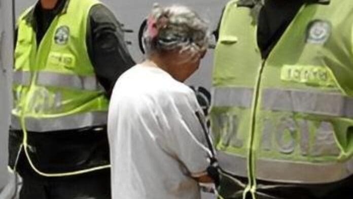 Detienen a abuelita por robar arroz y se indignan en redes