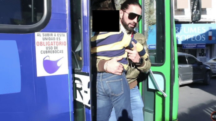 Poncho de Nigris lleva a su hijo en camión a conocer el centro de Monterrey