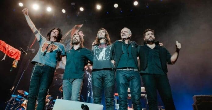 Durante su más reciente concierto, la banda Caifanes se pronunció contra la violencia que viven mujeres y periodistas en México. Foto: Sin Embargo